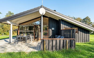 Emeli - 1.3Km from the Sea