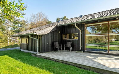 Emeli - 1.3Km from the Sea