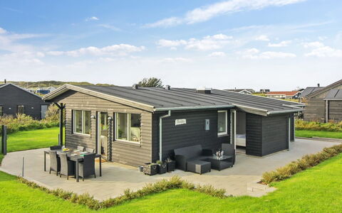 Benda - 348M from the Sea: Dak, Verblijf, Deur, Siding, Garden Gebouwen, Schuur, Veranda, Outdoor Structuur