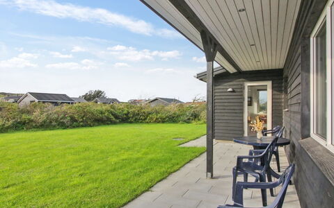 Benda - 348M from the Sea: Verblijf, Huis, Huis, Dak, Veranda, Landgoed, Siding, Garden Gebouwen, Boerderij, Werf