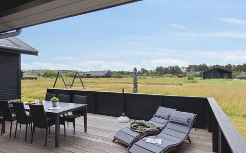 Fader - 950M from the Sea: Vegetation, Struik, De Lente, Verblijf, Tuin, Schaduw, Backyard, Werf, Stoel