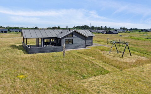 Fader - 950M from the Sea: Vegetation, Struik, De Lente, Verblijf, Tuin, Schaduw, Backyard, Werf, Stoel