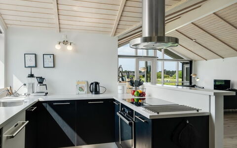 Frejdis - 1.1Km from the Sea: Keuken, Countertop, Interieur Ontwerp, Plafond, Flooring, Meubilair, Toestel Van De Keuken, Lichte Inrichting, Cabinetry, Major Appliance