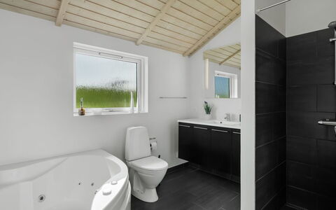 Frejdis - 1.1Km from the Sea: Flooring, Loodgieterswerkinrichting, Interieur Ontwerp, Verdieping, Plafond, Badkamer, Wastafel, Kraan, Huis, Loodgieter