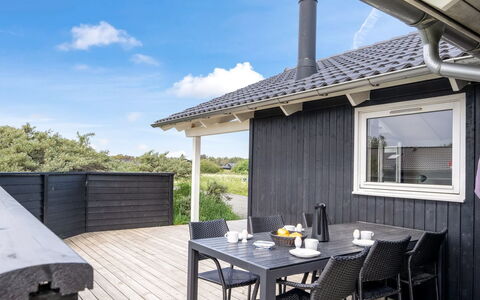 Frejdis - 1.1Km from the Sea: Hout, Veranda, Huis, Dek, Hardwood, Deur, Schaduw, Plank, Beits