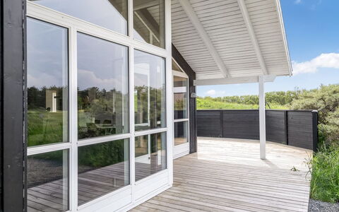 Frejdis - 1.1Km from the Sea: Hout, Flooring, Veranda, Verdieping, Deur, Dek, Samengesteld Materiaal, Hardwood, Plank, Houten Vloer