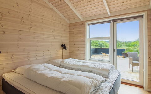 Heriest - 1.2Km from the Sea: Hout, Hardwood, Plank, Bed Frame, Beits, Slaapkamer, Bed, Hotel