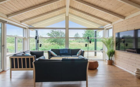 Heriest - 1.2Km from the Sea: Hout, Plafond, Flooring, Verdieping, Veranda, Interieur Ontwerp, Houten Vloer, Deur, Hardwood, Stoel