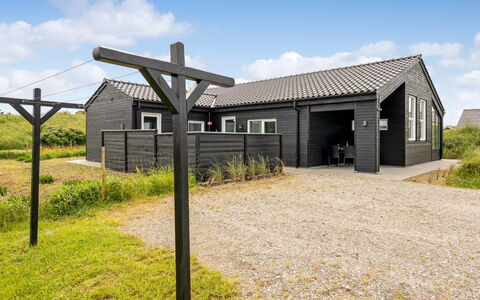 Grith - 1Km from the Sea: Hout, Dak, Huis, Verblijf, Deur, Huis, Siding, Land Lot, Garden Gebouwen, Schuur