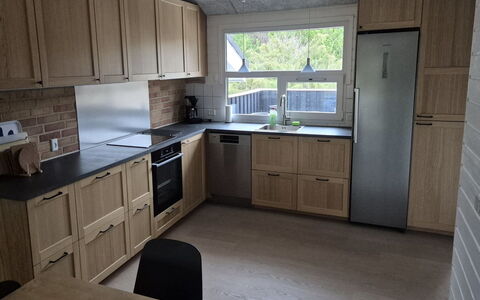 Riika - 425M from the Sea: Keuken, Hout, Countertop, Flooring, Cabinetry, Toestel Van De Keuken, Meubilair, Interieur Ontwerp, Major Appliance, Verdieping