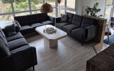 Riika - 425M from the Sea: Huis, Appartement, Woonkamer, Bankstel, Armleuning