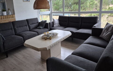 Riika - 425M from the Sea: Huis, Meubilair, Appartement, Woonkamer, Armleuning, Houten Vloer, Bankstel, Kamerplant