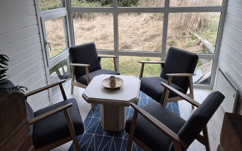Riika - 425M from the Sea: Meubilair, Stoel, Hout, Interieur Ontwerp, Flooring, Verdieping, Kamer, Hardwood, Beits, Woonkamer