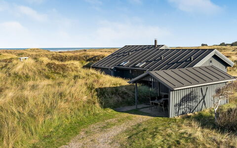 Fransisca - 600M from the Sea: Blauw, Struik, Verblijf, Groundcover, Tuin, Landgoed, Schaduw, Landscaping, Boerderij, Eco Hotel