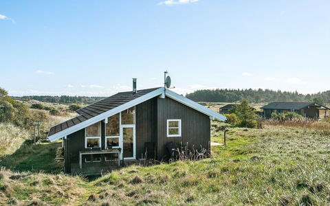 Bothilda - 660M from the Sea: Blauw, Struik, Verblijf, Groundcover, Tuin, Landgoed, Schaduw, Landscaping, Boerderij, Eco Hotel