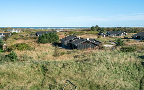Bothilda - 660M from the Sea: Blauw, Struik, Verblijf, Groundcover, Tuin, Landgoed, Schaduw, Landscaping, Boerderij, Eco Hotel