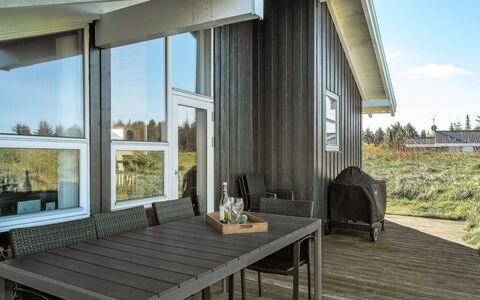 Bothilda - 660M from the Sea: Blauw, Struik, Verblijf, Groundcover, Tuin, Landgoed, Schaduw, Landscaping, Boerderij, Eco Hotel