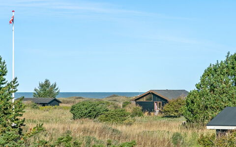Bothilda - 660M from the Sea: Blauw, Struik, Verblijf, Groundcover, Tuin, Landgoed, Schaduw, Landscaping, Boerderij, Eco Hotel