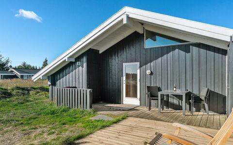 Bothilda - 660M from the Sea: Blauw, Struik, Verblijf, Groundcover, Tuin, Landgoed, Schaduw, Landscaping, Boerderij, Eco Hotel