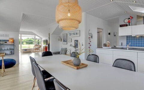Harmen - 1.1Km from the Sea: Interieur Ontwerp, Plafond, Appartement, Flooring, Meubilair, Verdieping, Kamer, Verlichting, Huis, Bankstel