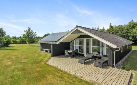 Harmen - 1.1Km from the Sea: Appartement, Schaduw, Balkon, Stoel, Hek, Buitenmeubels, Aluminium, Kunstgras