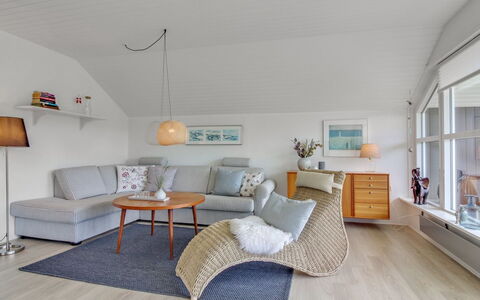 Harmen - 1.1Km from the Sea: Appartement, Schaduw, Balkon, Stoel, Hek, Buitenmeubels, Aluminium, Kunstgras