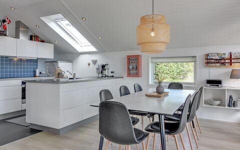 Harmen - 1.1Km from the Sea: Appartement, Schaduw, Balkon, Stoel, Hek, Buitenmeubels, Aluminium, Kunstgras