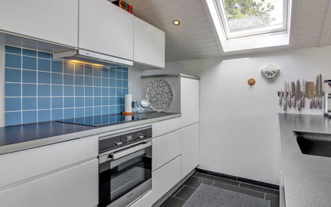 Harmen - 1.1Km from the Sea: Appartement, Schaduw, Balkon, Stoel, Hek, Buitenmeubels, Aluminium, Kunstgras