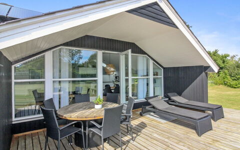 Harmen - 1.1Km from the Sea: Appartement, Schaduw, Balkon, Stoel, Hek, Buitenmeubels, Aluminium, Kunstgras