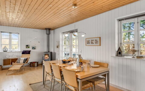 Othelia - 1.8Km from the Sea: Appartement, Schaduw, Balkon, Stoel, Hek, Buitenmeubels, Aluminium, Kunstgras