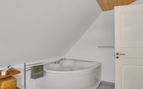 Othelia - 1.8Km from the Sea: Appartement, Schaduw, Balkon, Stoel, Hek, Buitenmeubels, Aluminium, Kunstgras