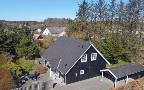 Othelia - 1.8Km from the Sea: Woongebied, Dak, Voorstad, Oprit, Landgoed, Schoorsteen