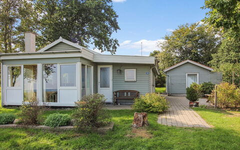 Isalie - 200M from the Sea: Huis, Huis, Verblijf, Struik, Woongebied, Siding, Deur, Dak, Land Lot