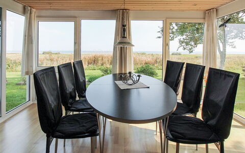 Isalie - 200M from the Sea: Meubilair, Interieur Ontwerp, Stoel, Flooring, Hout, Verdieping, Tafel, Eetkamer, Keuken En Eettafel, Plafond
