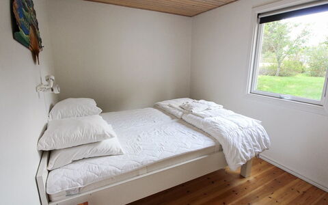 Isalie - 200M from the Sea: Bed, Slaapkamer, Muur, Verdieping, Laken, Hout, Flooring, Meubilair, Bedding, Interieur Ontwerp
