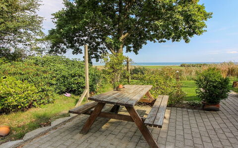 Isalie - 200M from the Sea: Meubilair, Buitenmeubels, Openluchtbank, Tafel, Buitentafel, Bank, Picknicktafel, Stoel, Schaduw, Tuin