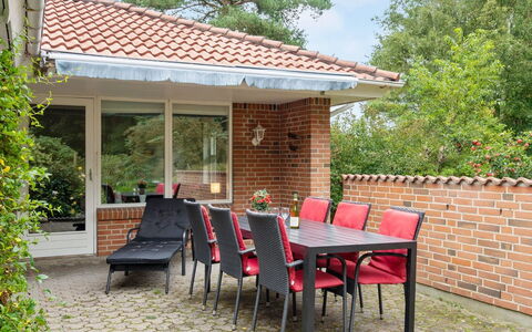 Maksimilian - 1.5Km from the Sea: Meubilair, Buitenmeubels, Stoel, Steen, Struik, Tafel, Huis, Buitentafel, Tuin, Schaduw