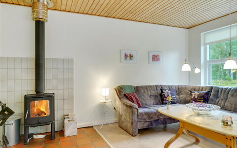 Maksimilian - 1.5Km from the Sea: Flooring, Interieur Ontwerp, Meubilair, Hout, Verdieping, Plafond, Haard, Verlichting, Kamer, Woonkamer