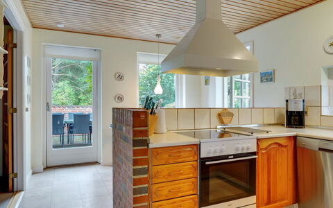 Maksimilian - 1.5Km from the Sea: Flooring, Interieur Ontwerp, Verdieping, Countertop, Hout, Keuken, Plafond, Cabinetry, Lichte Inrichting, Meubilair