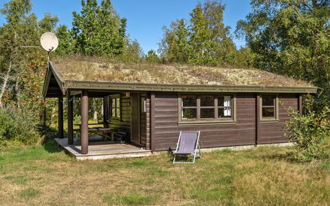Beatrix - 700M from the Sea: Hout, Huis, Veranda, Dek, Hardwood, Dak, Beits, Houten Vloer, Eco Hotel