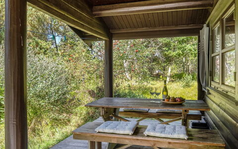 Beatrix - 700M from the Sea: Hout, Huis, Veranda, Dek, Hardwood, Dak, Beits, Houten Vloer, Eco Hotel