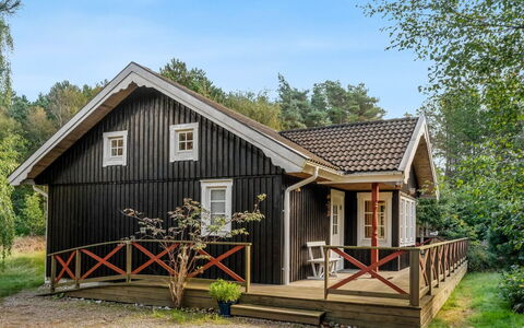 Bernadine - 350M from the Sea: Hout, Huis, Veranda, Dek, Hardwood, Dak, Beits, Houten Vloer, Eco Hotel
