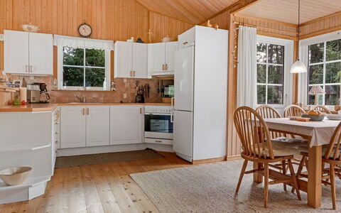 Bernadine - 350M from the Sea: Hout, Huis, Veranda, Dek, Hardwood, Dak, Beits, Houten Vloer, Eco Hotel