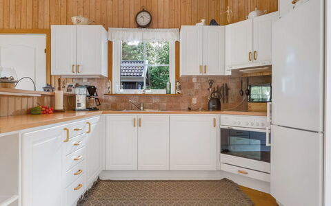 Bernadine - 350M from the Sea: Hout, Huis, Veranda, Dek, Hardwood, Dak, Beits, Houten Vloer, Eco Hotel