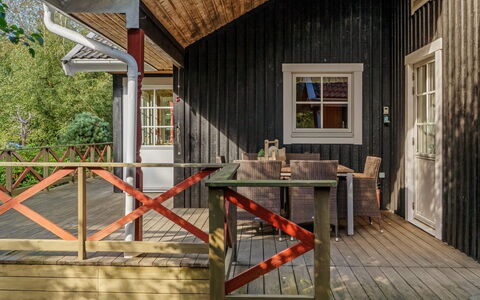 Bernadine - 350M from the Sea: Hout, Huis, Veranda, Dek, Hardwood, Dak, Beits, Houten Vloer, Eco Hotel
