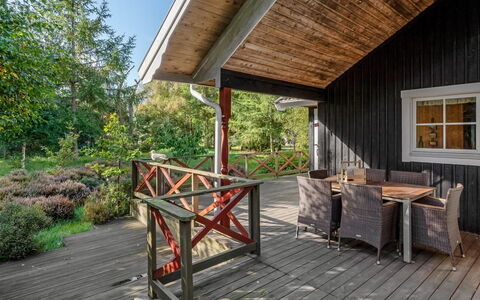 Bernadine - 350M from the Sea: Hout, Huis, Veranda, Dek, Hardwood, Dak, Beits, Houten Vloer, Eco Hotel