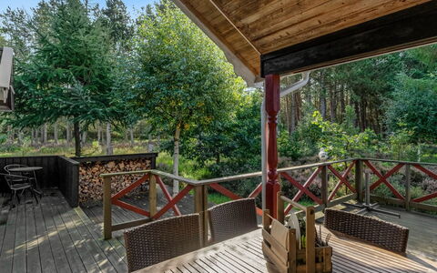 Bernadine - 350M from the Sea: Hout, Huis, Veranda, Dek, Hardwood, Dak, Beits, Houten Vloer, Eco Hotel
