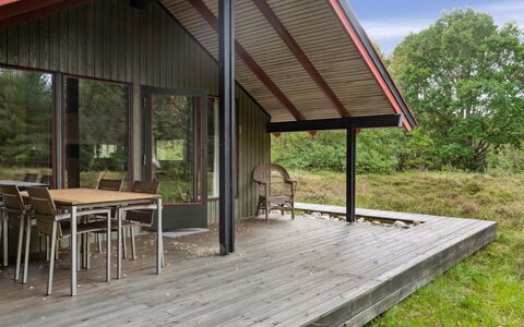 Esteri - 800M from the Sea: Dak, Huis, Huis, Verblijf, Siding, Landgoed, Oprit, Garden Gebouwen, Werf, Schuur