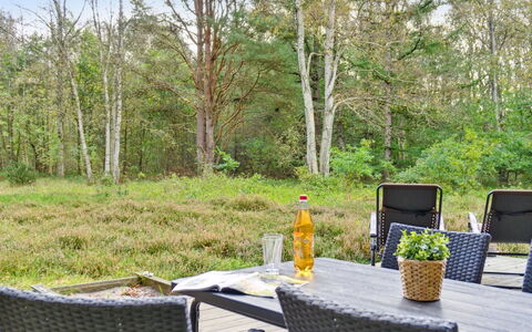 Esteri - 800M from the Sea: Dak, Huis, Huis, Verblijf, Siding, Landgoed, Oprit, Garden Gebouwen, Werf, Schuur