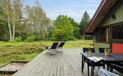 Esteri - 800M from the Sea: Dak, Huis, Huis, Verblijf, Siding, Landgoed, Oprit, Garden Gebouwen, Werf, Schuur